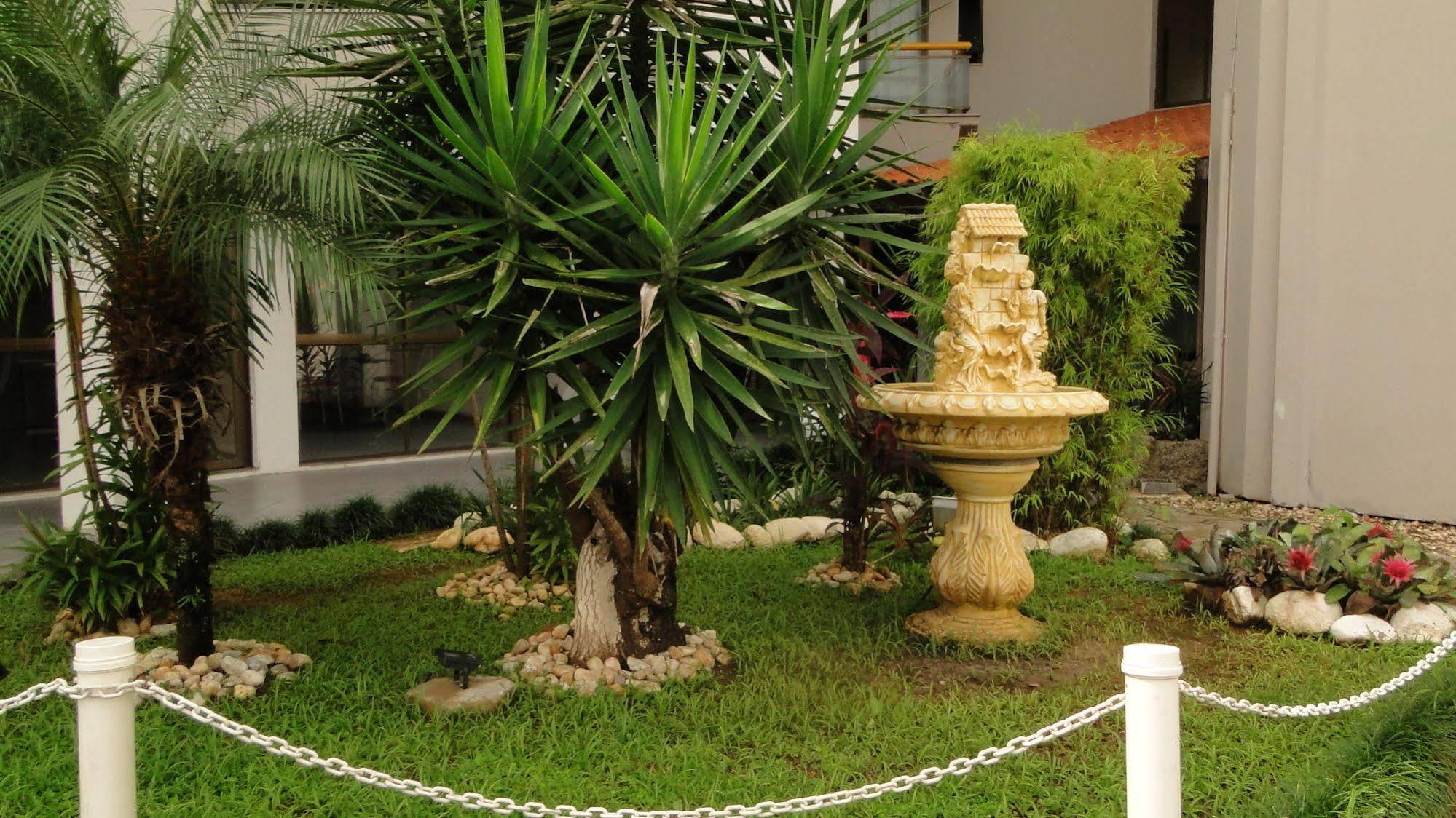 Residencial Ponta Das Canas 2*