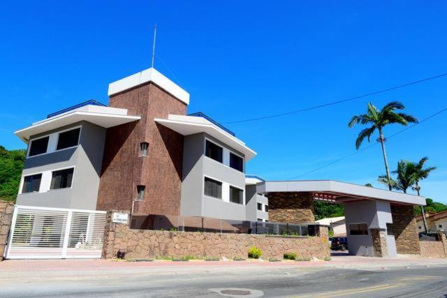 Residencial Ponta Das Canas Aparthotel